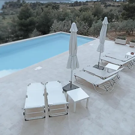 Aigli Villa